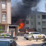 Depoda çıkan yangın apartmana sıçradı