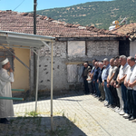 Apartmanda komşusu tarafından öldürülen yönetici yardımcısı, toprağa verildi