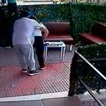 Nefes borusuna cisim kaçan kadın, Heimlich manevrasıyla kurtarıldı; o anlar kamerada