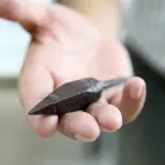Malazgirt'teki kazılarda çıkarılan metal objeler laboratuvarda kayıt altına alınıyor