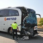Yolcu otobüsü, kamyona arkadan çarptı: 1 ölü, 7 yaralı
