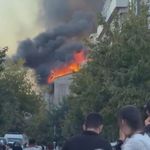 Bayrampaşa'da metruk binada çıkan yangın bitişikteki apartmana sıçradı