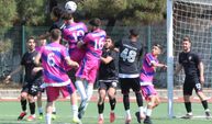 Şampiyonluk maçında futbolcuların kavgasını polis ayırdı