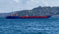 Üsküdar'da yolcu teknesi ile çarpışan yük gemisi görüntülendi