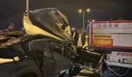 Otomobil, park halindeki TIR'a çarptı; 2 yaralı