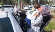 Kapıları kilitlenen otomobilde mahsur kalan Cihan'ı itfaiye kurtardı