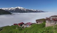Rize'nin yüksek yaylalarında oluşan "sis denizi" dronla görüntülendi