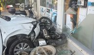 Aracıyla kaldırımı aşıp iş yerine çarptı