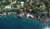 Antalya'da falez plajları tatilcileri Akdeniz'in serin sularıyla buluşturuyor