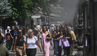 Ankara'da öğle saatlerinde sıcak hava etkili oldu.