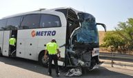 Yolcu otobüsü, kamyona arkadan çarptı: 1 ölü, 7 yaralı