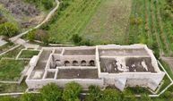 Isparta Ertokuş Kervansarayı sonbaharda havadan görüntülendi