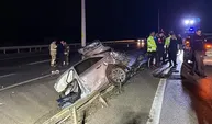 Çanakkale’de otomobil aydınlatma direğine çarptı: 2 ölü