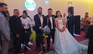 Adana'da düğünde gelin ve damada keçi hediye edildi
