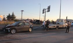 Amasya'da kavşakta 3 otomobil çarpıştı: 1'i ağır, 7 yaralı