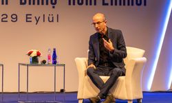 Harari: İnsanın yarattığı yapay zekâ pek çok yönden insandan üstün 