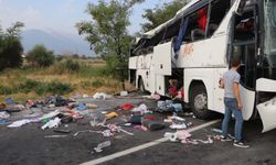 Kamyon, düğüne gidenleri taşıyan otobüse çarptı: 6 ölü, 43 yaralı