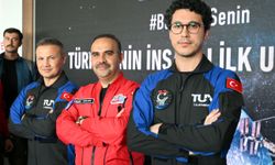 Türkiye'nin ilk uzay yolcuları, TEKNOFEST ziyaretçileri ile buluştu
