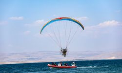 Van Gölü sahilinde yamaç paraşütü ve paramotor şampiyonası