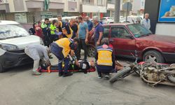 Bursa'da, hafif ticari araçla çarpışan motosikletteki dede- torun yaralandı