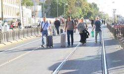 Beyazıt'ta tramvay raydan çıktı: Yolcular yürümek zorunda kaldı