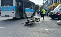 Halk otobüsüne çarpan motosikletin sürücüsü ağır yaralandı