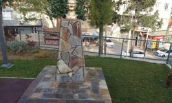 İzmir'de Atatürk büstüne saldırı
