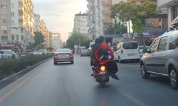 Motosiklette 5 kişilik ailenin tehlikeli yolculuğu kamerada