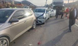 5 aracın karıştığı zincirleme kazada 5 sürücü yaralandı