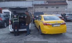 Turistleri almak için Türk yolcuları indiren taksici yakalandı 