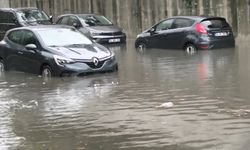 Büyükçekmece'de sanayi sitesini su bastı: Yollar göle döndü