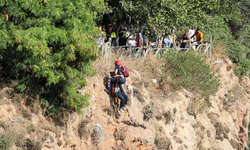 Falezlerden düştü, ekipler tarafından kurtarıldı