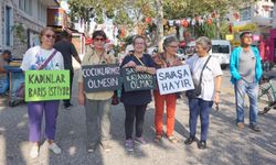 Foçalı kadınlardan yürüyüş ve sessiz İsrail protestosu