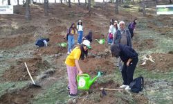 Gaziantep'te, depremde hayatını kaybedenler için 3 bin 985 fidan dikildi