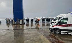 Trabzon'da fırtına, askeri üsse ait konteyneri denize sürükledi; 6 asker kurtarıldı