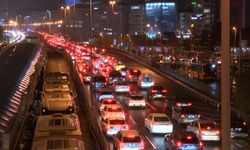 İstanbul'da yağışlı havayla birlikte trafik yoğunluğu oluştu 