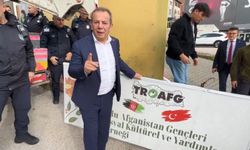 Tanju Özcan, Afgan sığınmacıların kurduğu derneğin tabelasını söktü