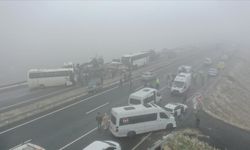 Ağrı'da 7 aracın karıştığı zincirleme trafik kazasında 19 kişi yaralandı