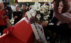 Ayla Algan alkışlarla son yolculuğuna uğurlandı