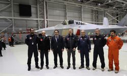 Haluk Görgün, KAAN'ın ilk uçuşu sonrası test pilotları ve proje ekibiyle görüştü