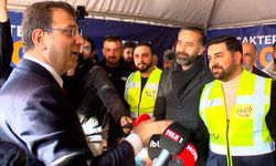 İmamoğlu'ndan AK Parti standına ziyaret