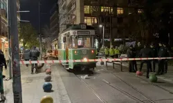 Kadıköy'de torununu kurtaran kadın tramvayın altında kalarak hayatını kaybetti