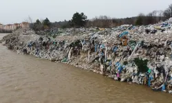Eski çöp döküm sahasındaki atıklar kirliliğe neden oldu