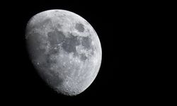 Ay yüzeyindeki bilimsel araştırmalarda kullanılabilecek alanları koruma çağrısı