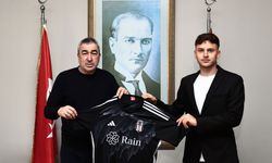 Beşiktaş, Fahri Kerem Ay ile profesyonel sözleşme imzaladı