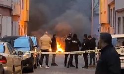 Bayrampaşa'da mahalleli ile kavga eden hurdacılar, hurdaları yaktı
