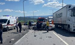 Otomobil TIR’a çarptı: 2 ölü, 2 yaralı