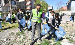 Altındağ Belediye Başkanı Tiryaki, ilçede temizlik çalışmalarına katıldı