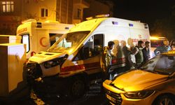Kırıkkale'de ambulans ile taksinin çarpışması sonucu 4 kişi yaralandı