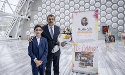 Bakan Tekin, şehit polis Hüseyin Gül'ün oğlu Talha Gül'ün sergisini ziyaret etti